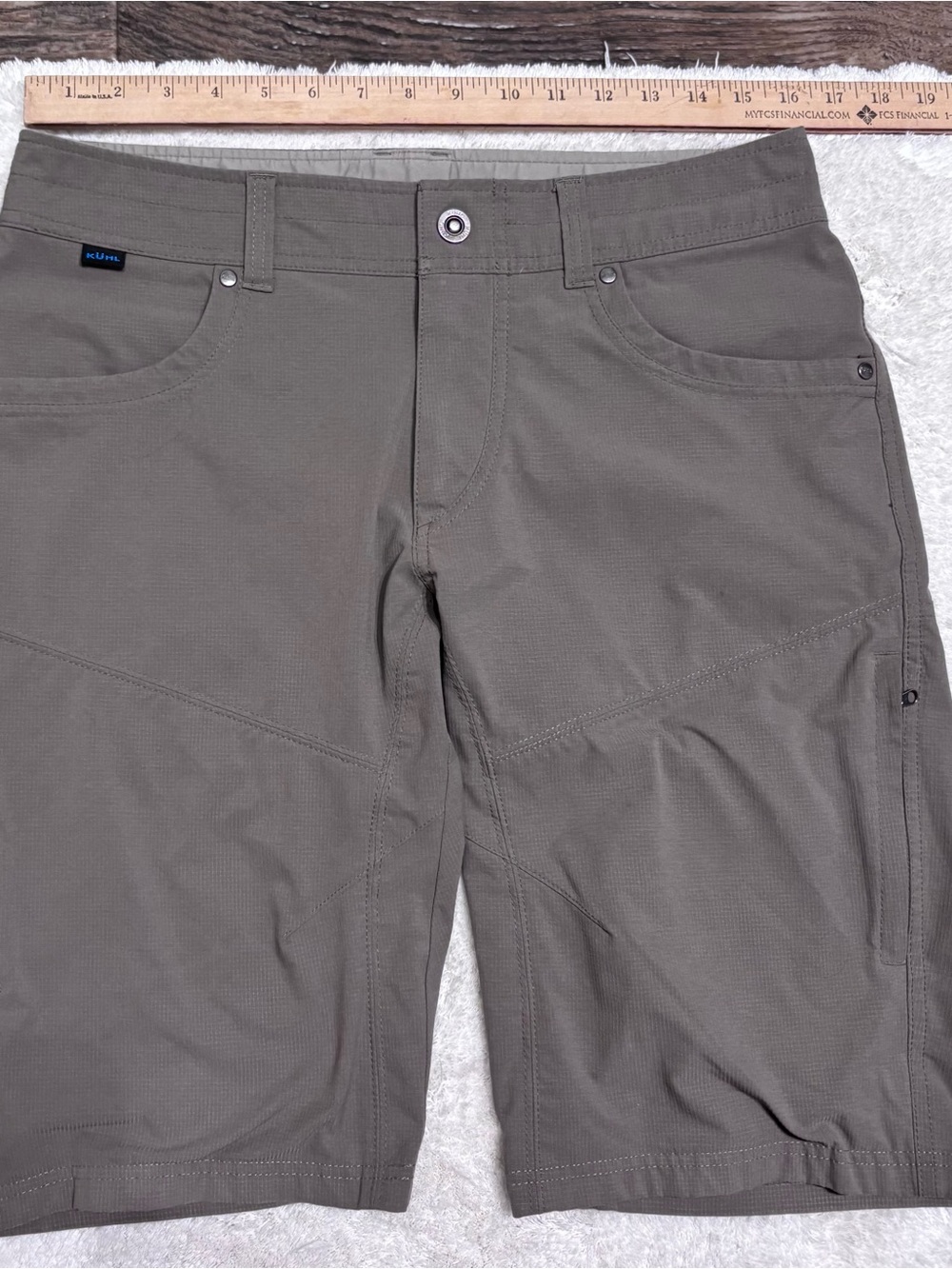 Kuhl Men's Storm Khaki Cargo Shorts waist 32
